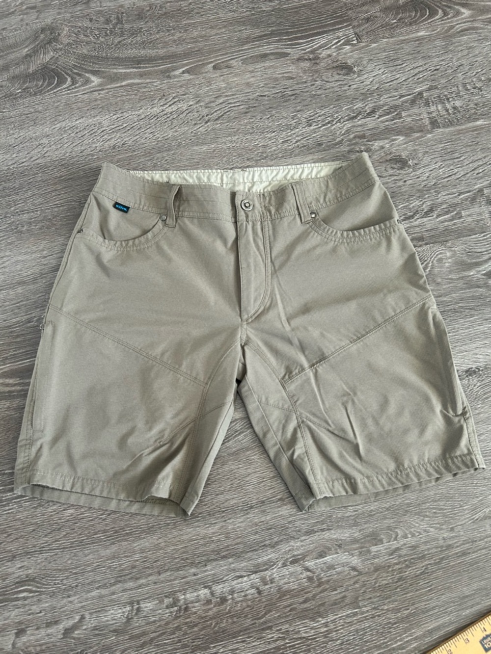 KUHL SILENCER CARGO ZIP POCKETS Men's Lightweight Hybrid Shorts in Light Khaki